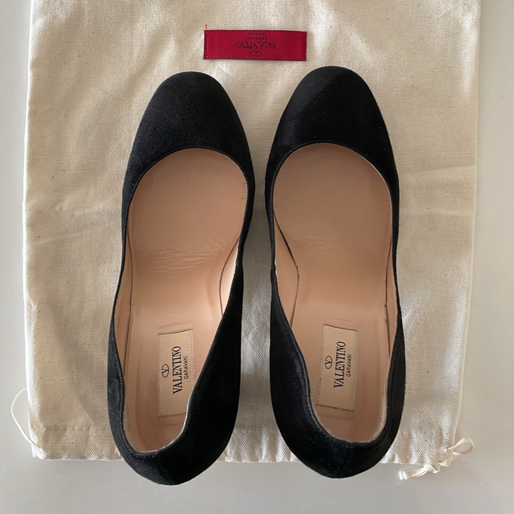 Valentino Garavani Black Suede Block Heel Pumps - Picture 5 of 15
